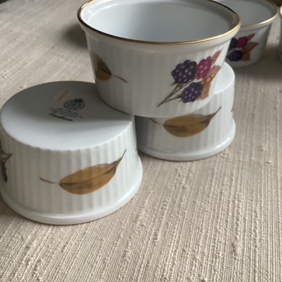 SET OF SIX 1961 VINTAGE ROYAL WORCESTER EVESHAM PATTERN RAMEQUINS, NEVER USED - Picture 7 of 7